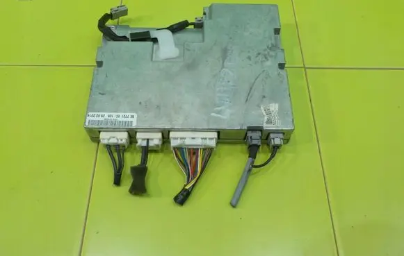 Toyota Verso Central body control module 86840YY132 XP268
