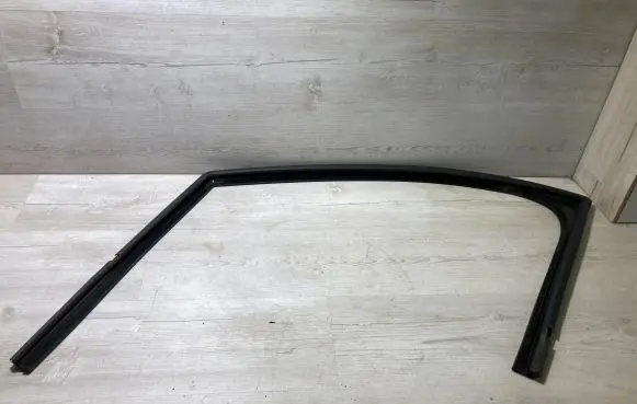 Ford B-MAX Front door glass trim molding AV11R21511