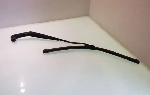 Dodge Magnum Front wiper blade arm 1678 6825
