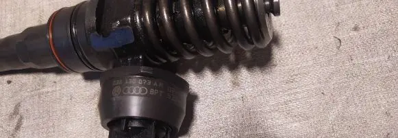 Skoda Octavia Mk2 (1Z) Fuel injector 038130073AR