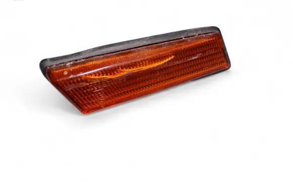 BMW 8 E31 Front fender indicator light 1383463