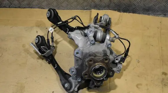 BMW 8 G15 Rear wheel hub
