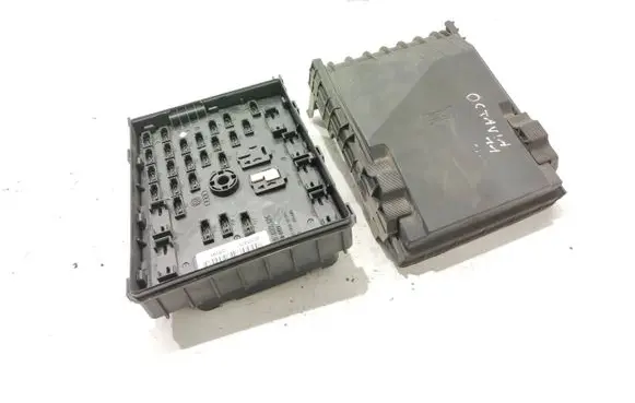 Skoda Octavia Mk2 (1Z) Fuse module 3C0937125 63592777