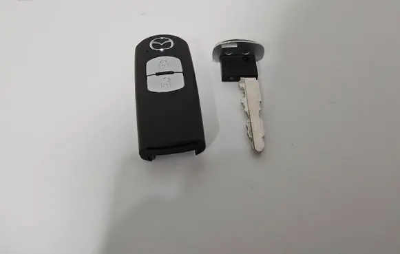 Mazda 2 Ignition key/card SKE13E02
