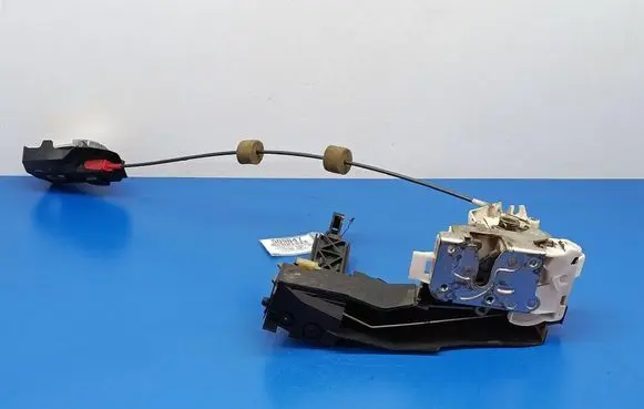 Ford Mondeo Mk III Front door lock XS41A21813DE
