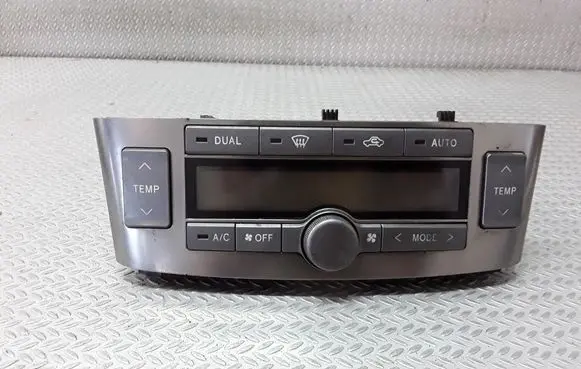 Toyota Avensis T220 Climate control unit 5590005170