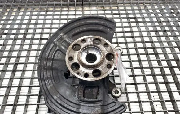 Mercedes-Benz A W176 Front wheel hub spindle knuckle 