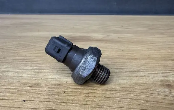 BMW 3 E90 E91 Oil pressure sensor 756848001