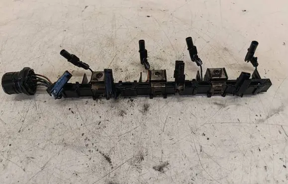 Volkswagen PASSAT B6 Fuel injector wires 03G971826A