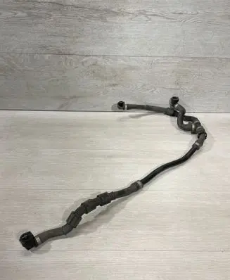 Engine coolant pipe/hose