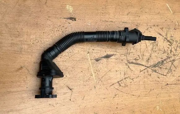 BMW 1 E82 E88 Air intake duct part 7560227 13727560227