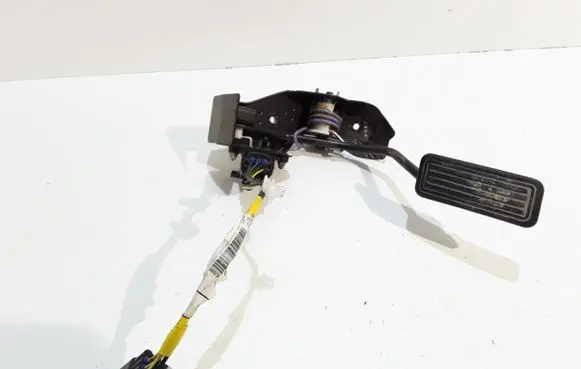 Toyota Avensis T250 Accelerator throttle pedal
