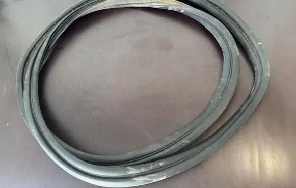 Dodge Durango Trunk rubber seal (body) 