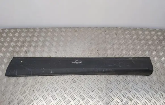 Nissan Qashqai Front door trim (molding) 808704EA0A