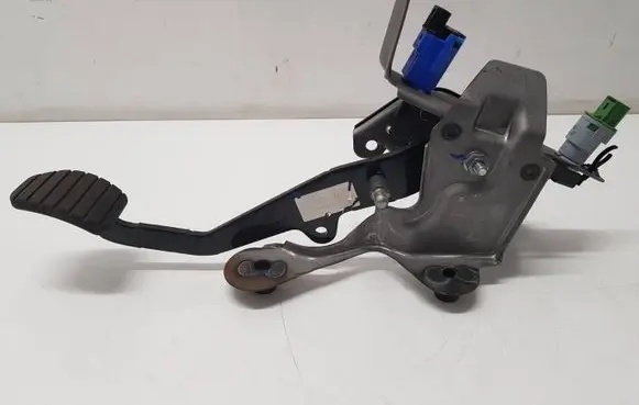Renault Clio IV Clutch pedal 465033381R