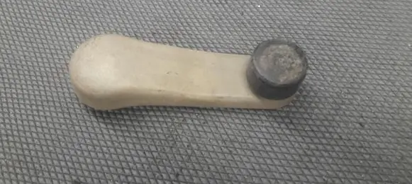 Volkswagen Golf III Front door window winding handle 1h0837581