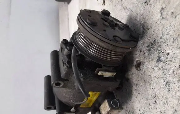Ford Focus Air conditioning (A/C) compressor (pump) 2004JAN09