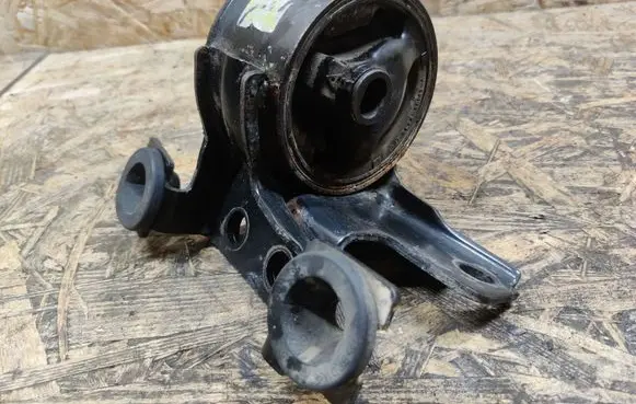Ford Maverick Engine mount bracket 5L846B049A