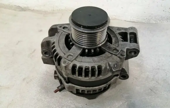 Toyota Auris 150 Generator/alternator 270600R011