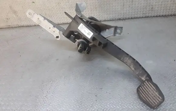 Ford Focus Clutch pedal 4M517B633XG