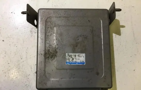 Mazda 323 F Engine control unit/module z50918881b