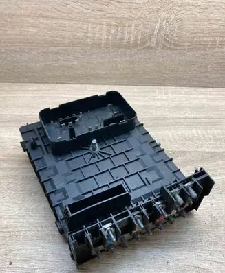 Volkswagen Golf V Fuse module 1K0937125A