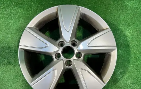 Volvo XC40 R17 alloy rim 