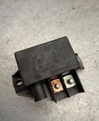 Mercedes-Benz E W211 Charging relay A0025426419 0332002167