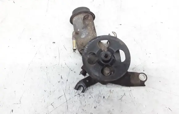 Toyota Yaris Power steering pump