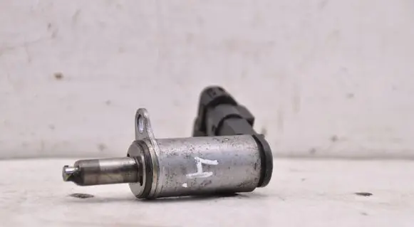 Audi Q5 SQ5 8R Camshaft vanos timing valve 06H103697A