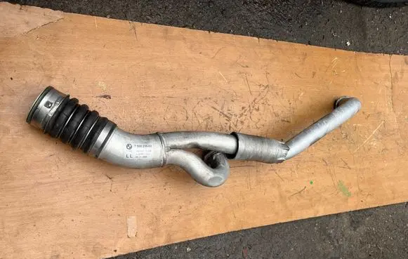 BMW 1 E82 E88 Intercooler hose/pipe 7568239