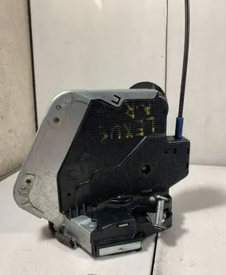 Lexus IS 200-300 Rear door lock 6G1409