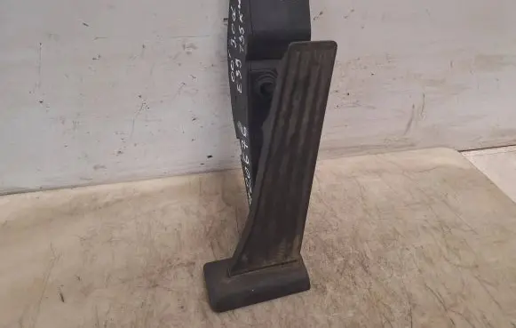 BMW 5 E39 Accelerator throttle pedal 753053