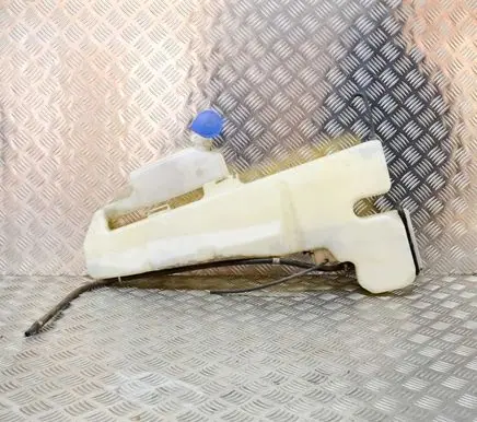 Honda CR-V Windshield washer fluid reservoir/tank 