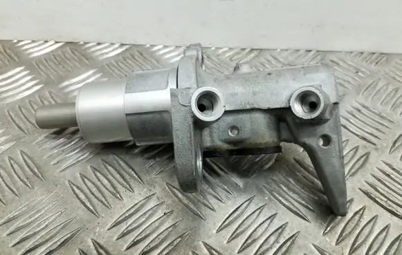 Master brake cylinder