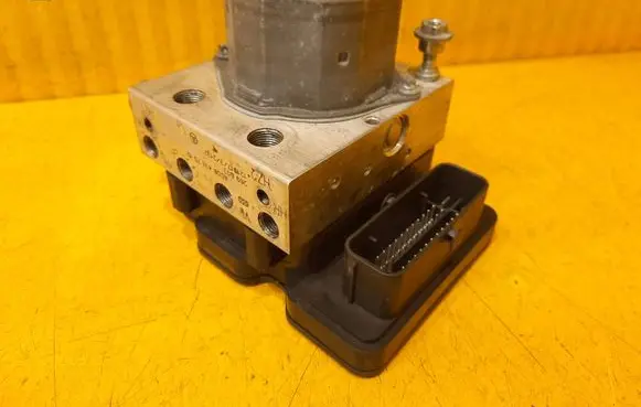 Mercedes-Benz A W176 ABS Pump A0084317512