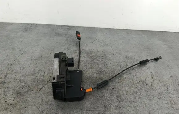 Opel Corsa C Front door lock 13154792