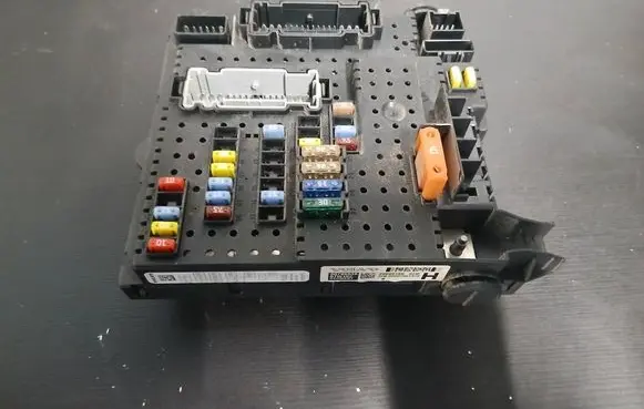 Volvo S60 Fuse module 30786646 28080156 07W102