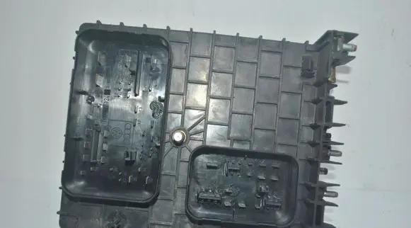 Volkswagen Touran I Fuse module 1K0937124H