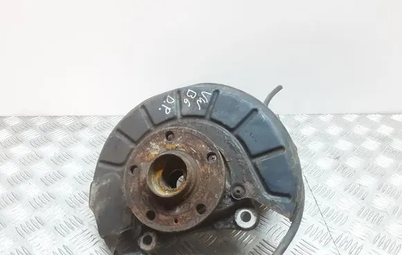 Volkswagen PASSAT B6 Front wheel hub