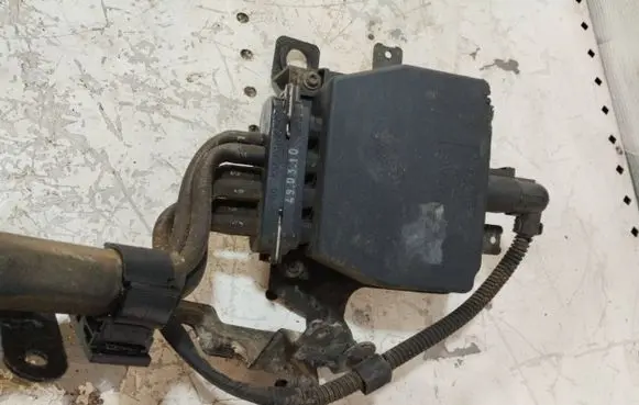 Volkswagen Touran I Turbo solenoid valve 6Q0131075 490310