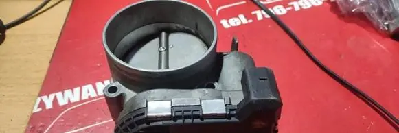 Audi A6 S6 C5 4B Throttle valve 077133062A B0SCH