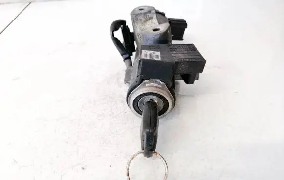 Toyota Avensis T250 Ignition lock n05015178