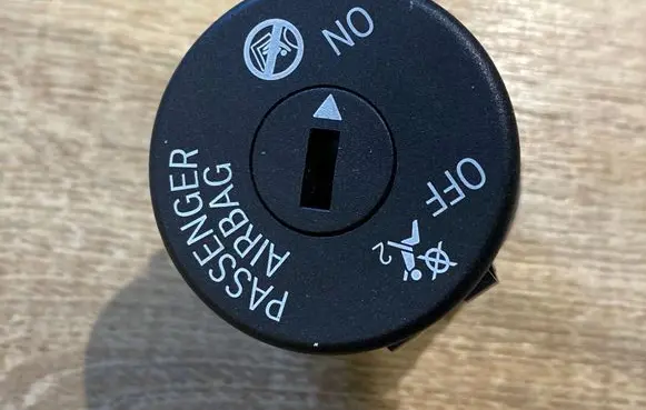 BMW M4 G82 G83 Passenger airbag on/off switch 9483731 BMW6131
