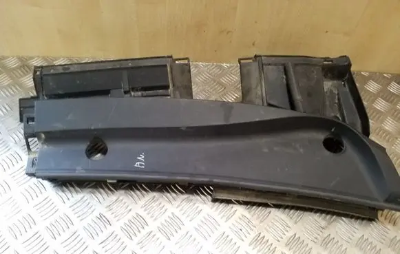 Toyota Avensis T270 Wiper trim 5570805130