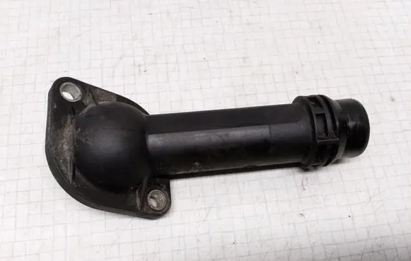 Volkswagen PASSAT B5.5 Engine coolant pipe/hose 06B121121