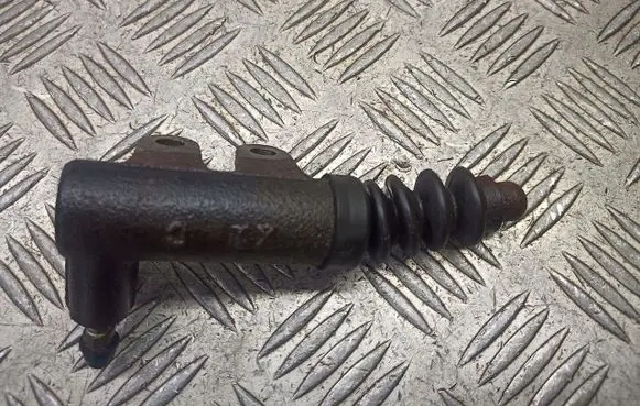 Mazda 6 Clutch slave cylinder 