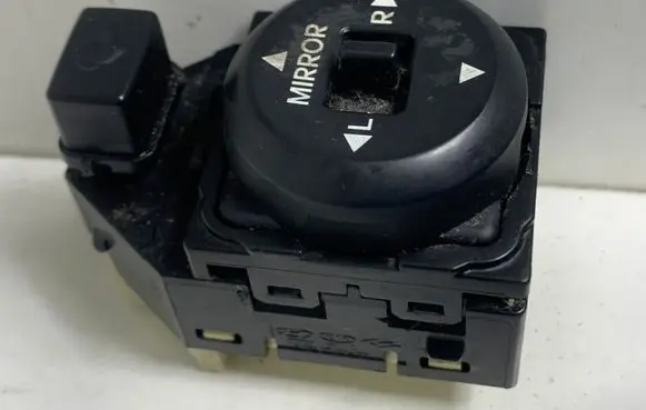 KIA Sportage Wing mirror switch