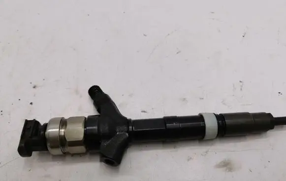 Toyota Corolla Verso AR10 Fuel injector 236700G040 06S00017