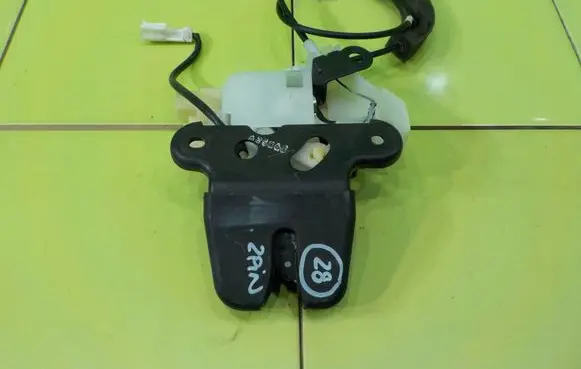 Honda Insight Tailgate exterior lock 